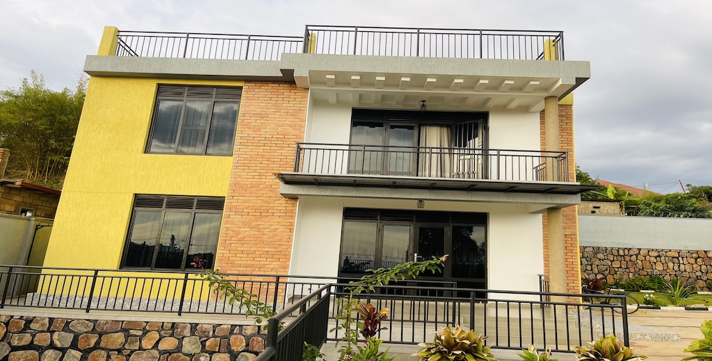Stunning Villa for Rent in Rebero